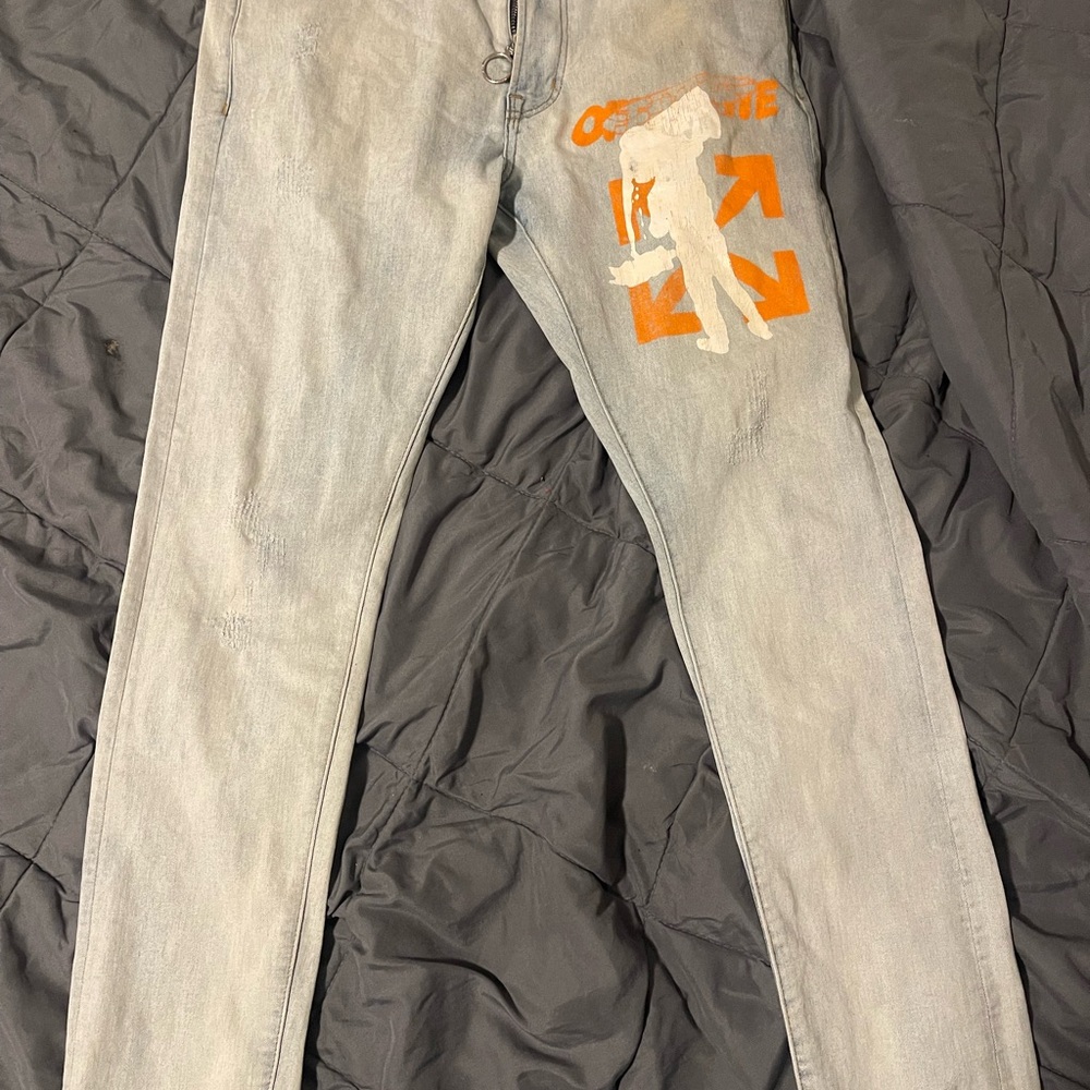 Off-White Gray Skinny Jeans with Orange Graphic